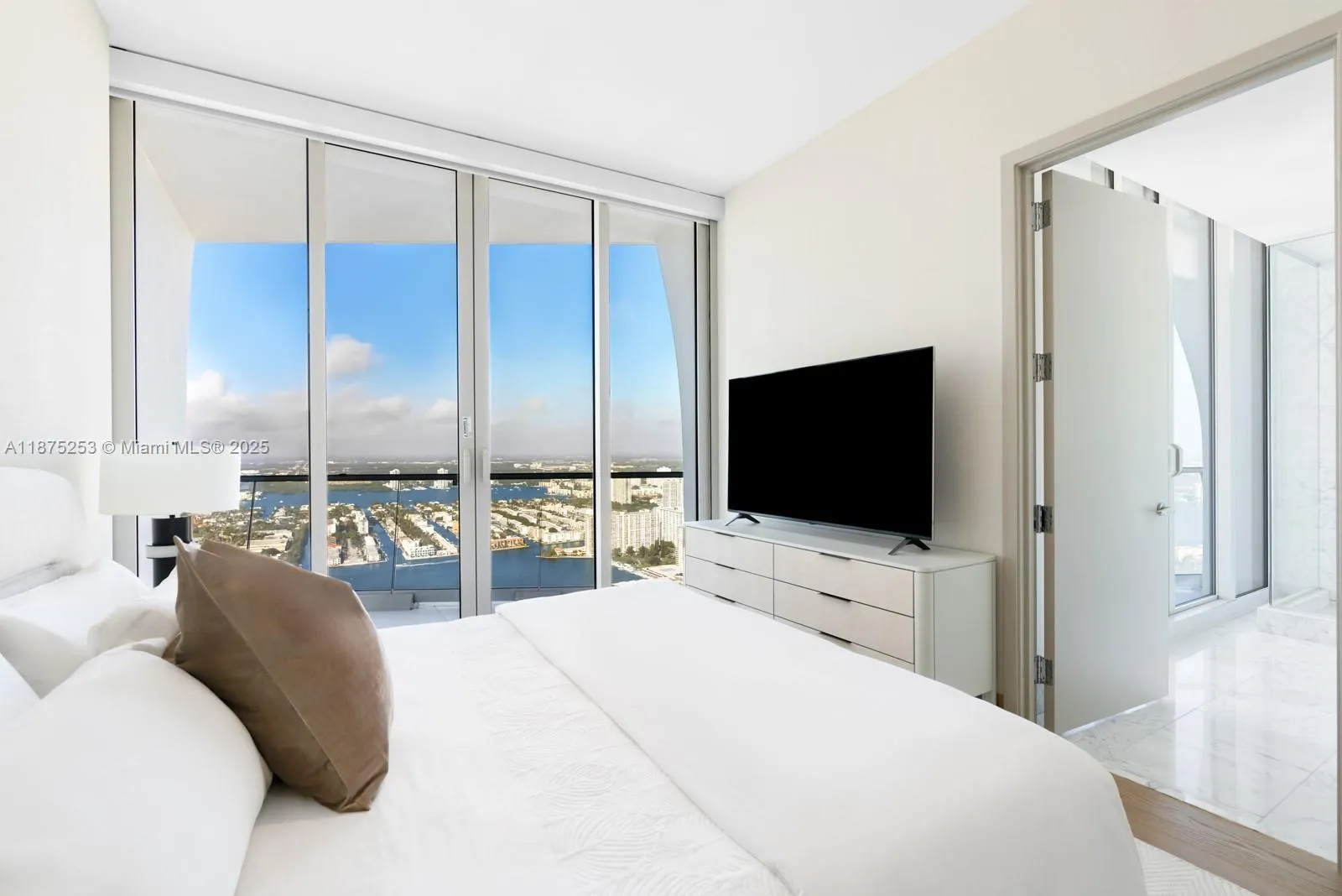 16901 Collins Ave, #5105