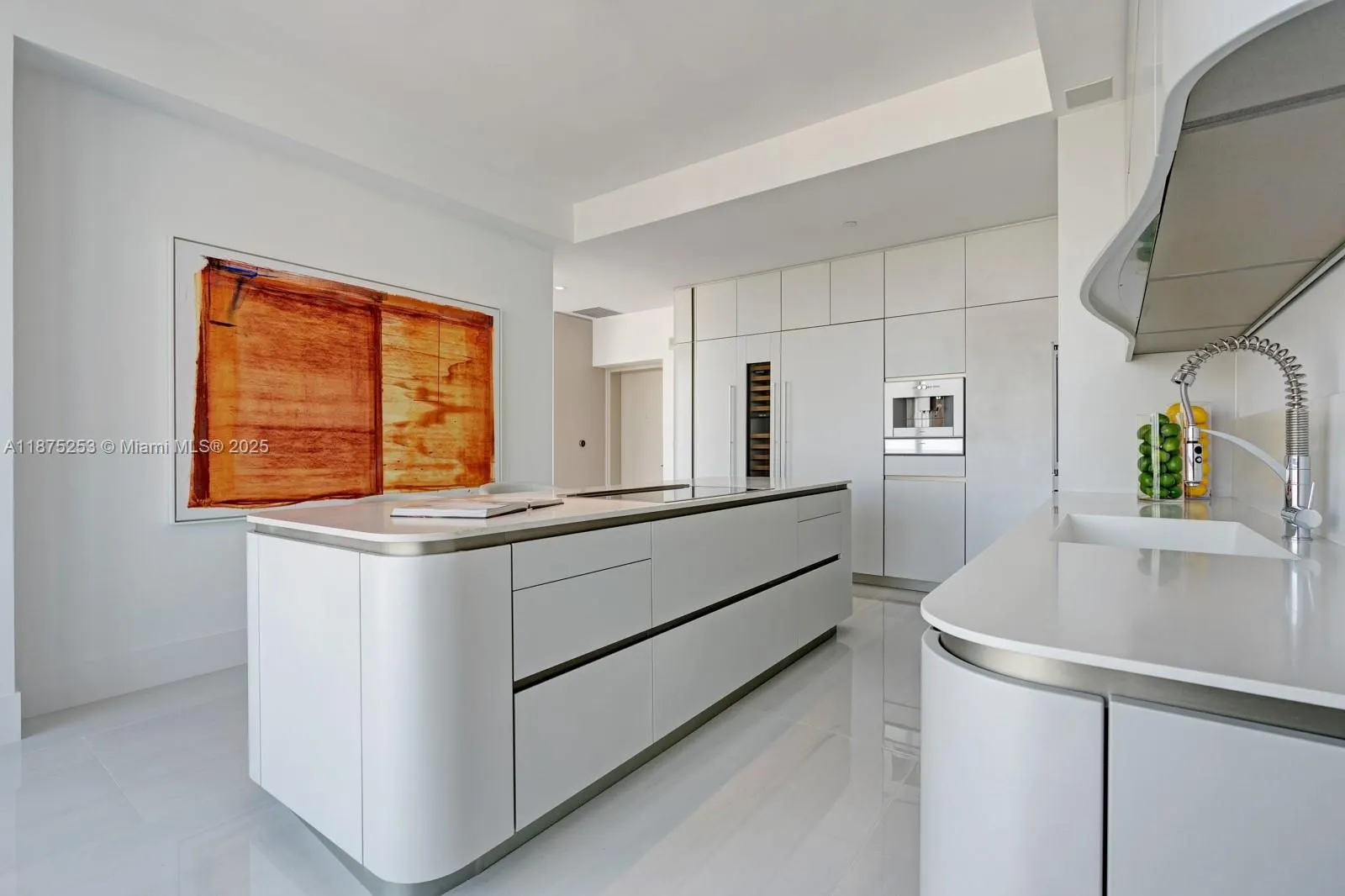 16901 Collins Ave, #5105