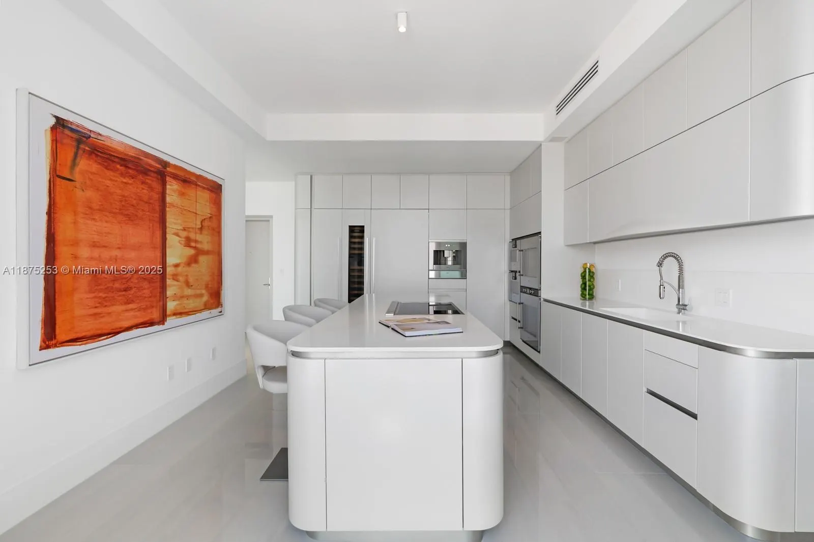 16901 Collins Ave, #5105