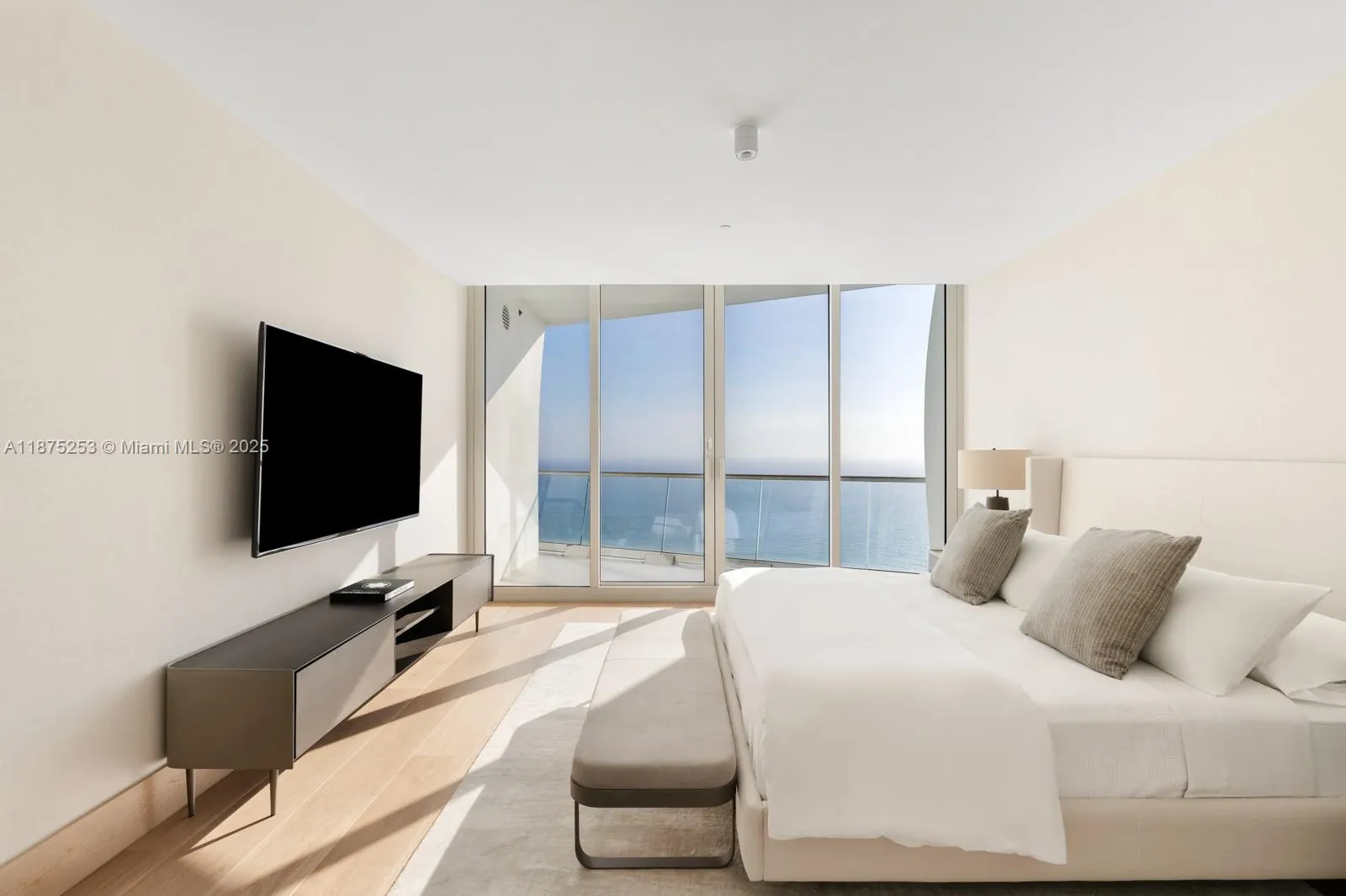 16901 Collins Ave, #5105
