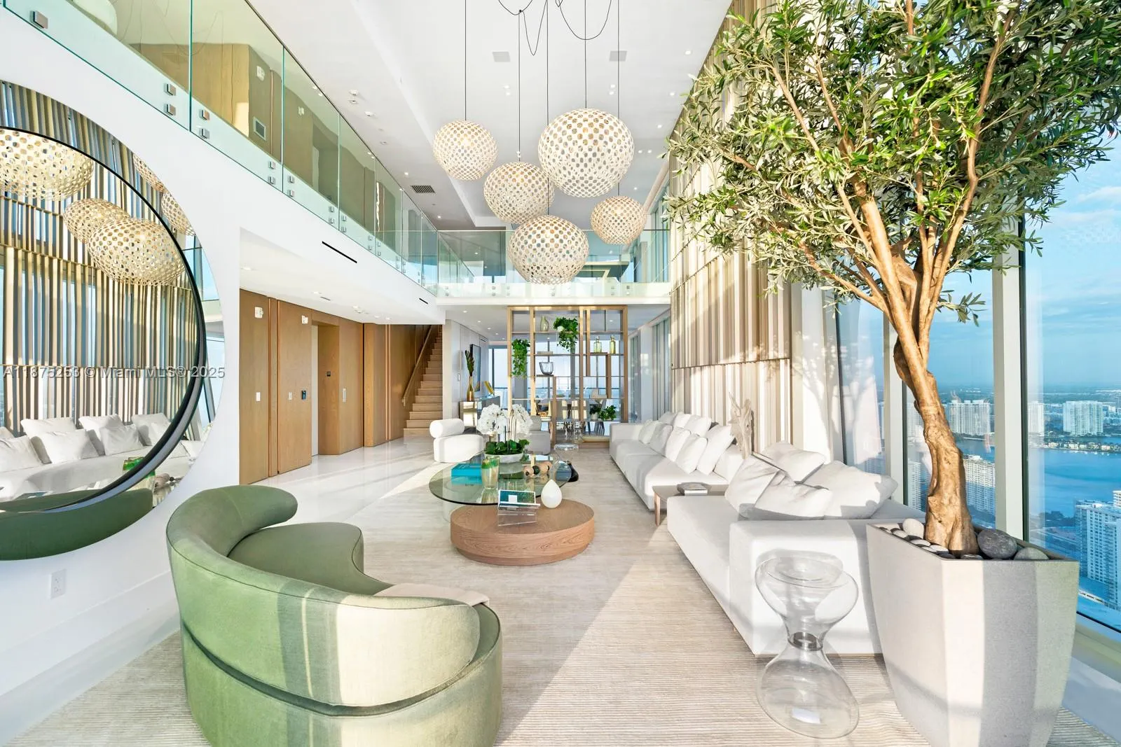 16901 Collins Ave, #5105