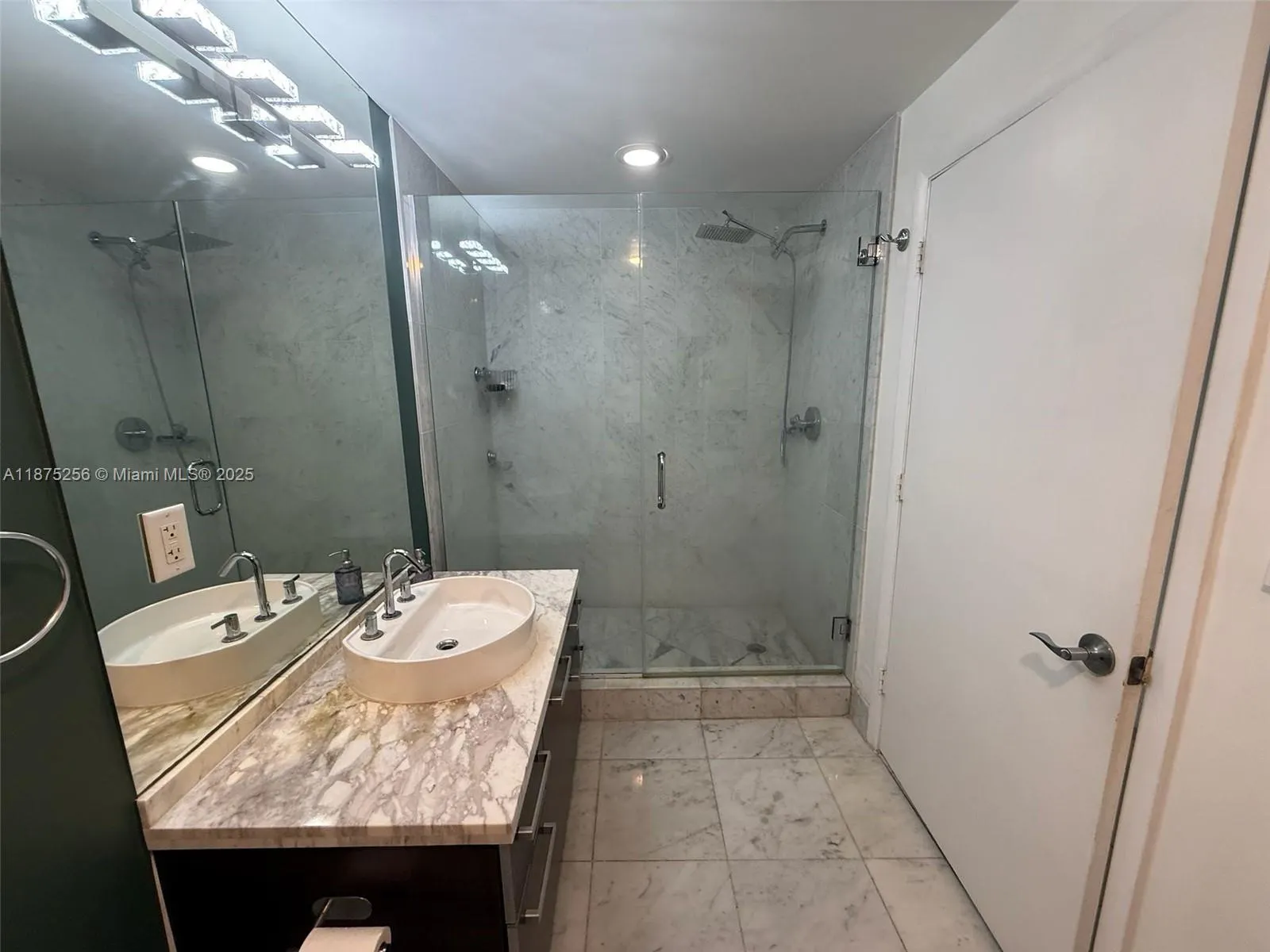 253 NE 2nd St, #1506