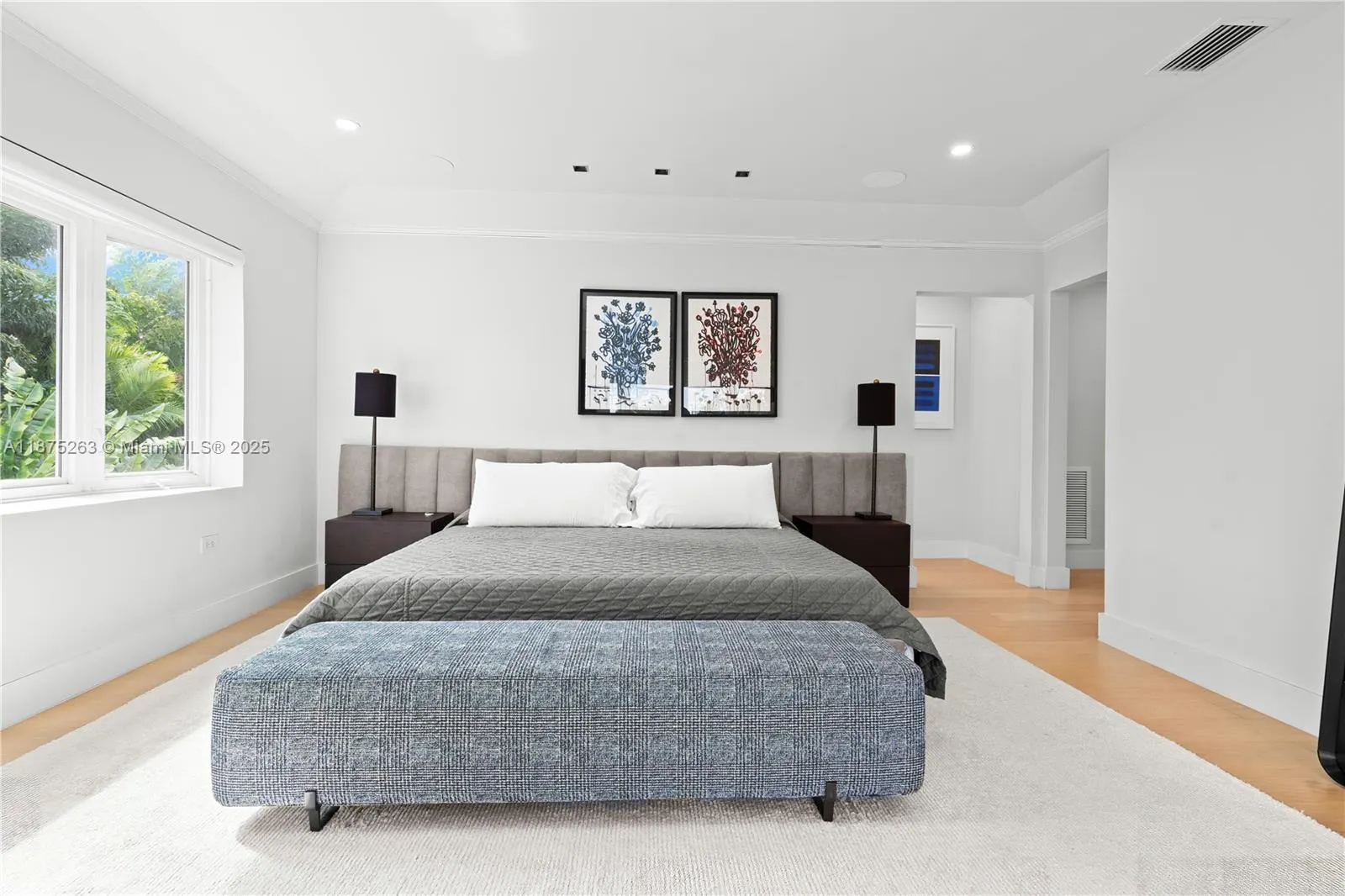 617/625 E Dilido Dr