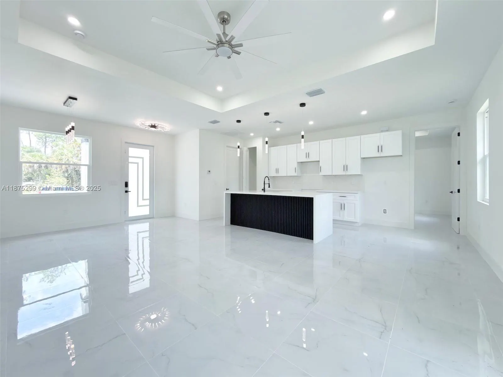1416 W DESOTO AVE