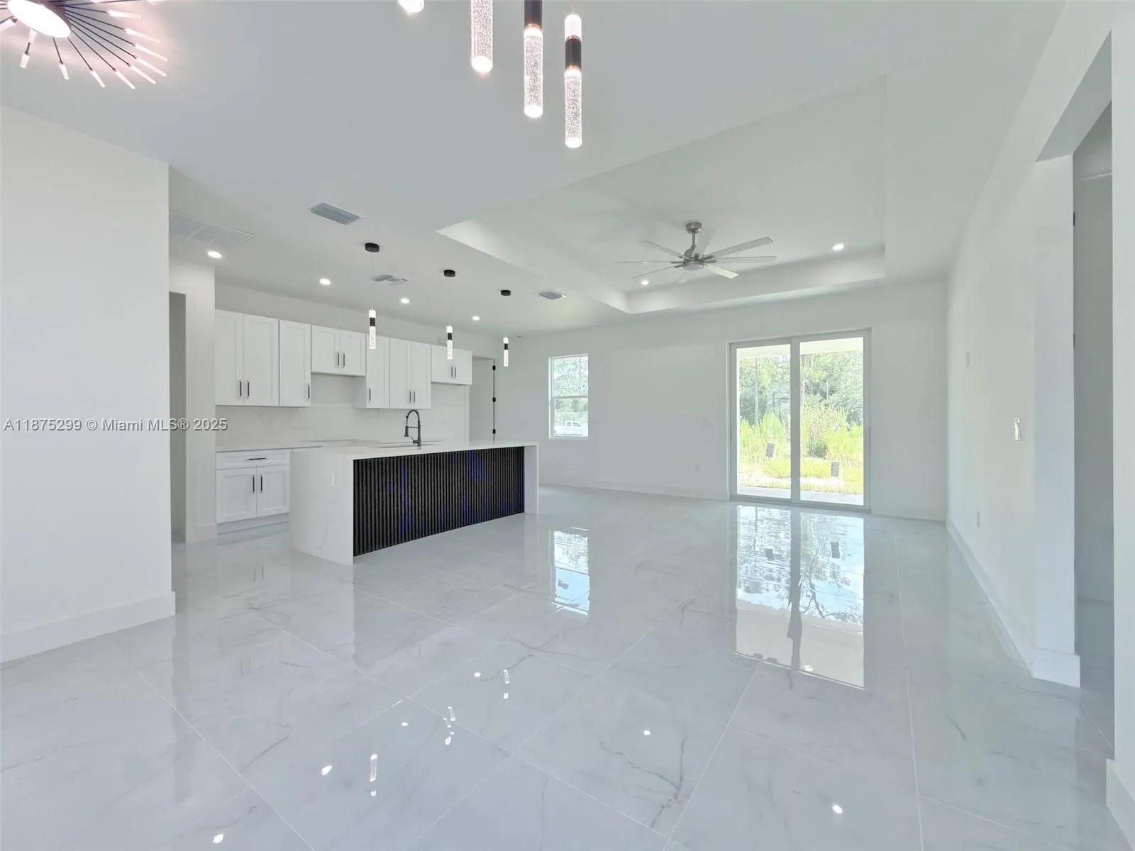 1416 W DESOTO AVE