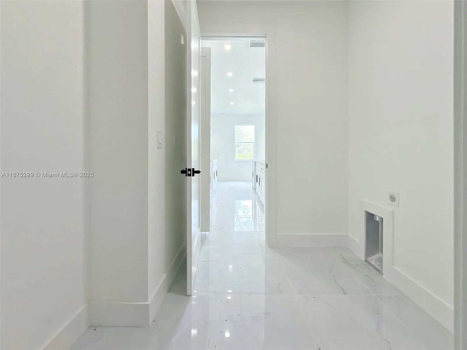 1416 W DESOTO AVE