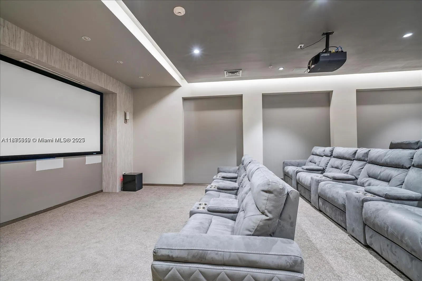 10275 Collins Ave, #526