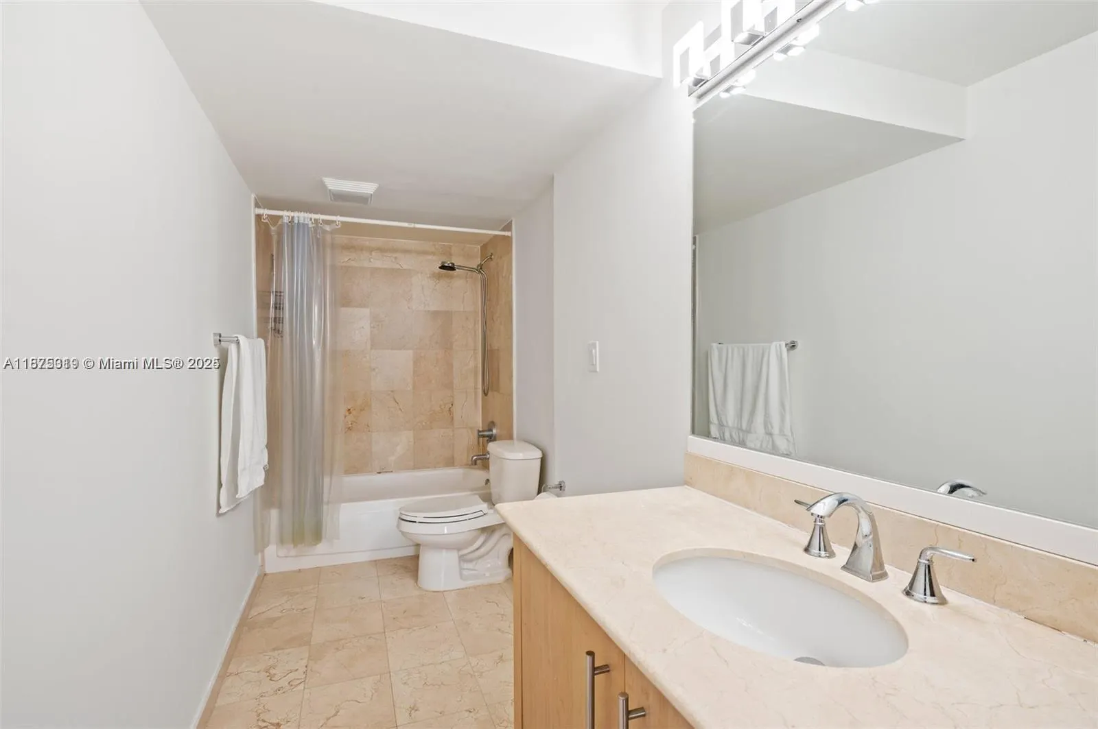 10275 Collins Ave, #526