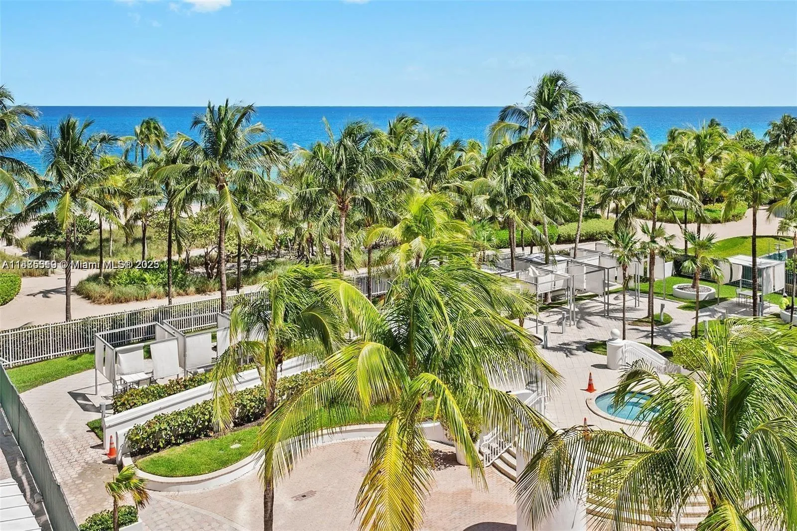10275 Collins Ave, #526