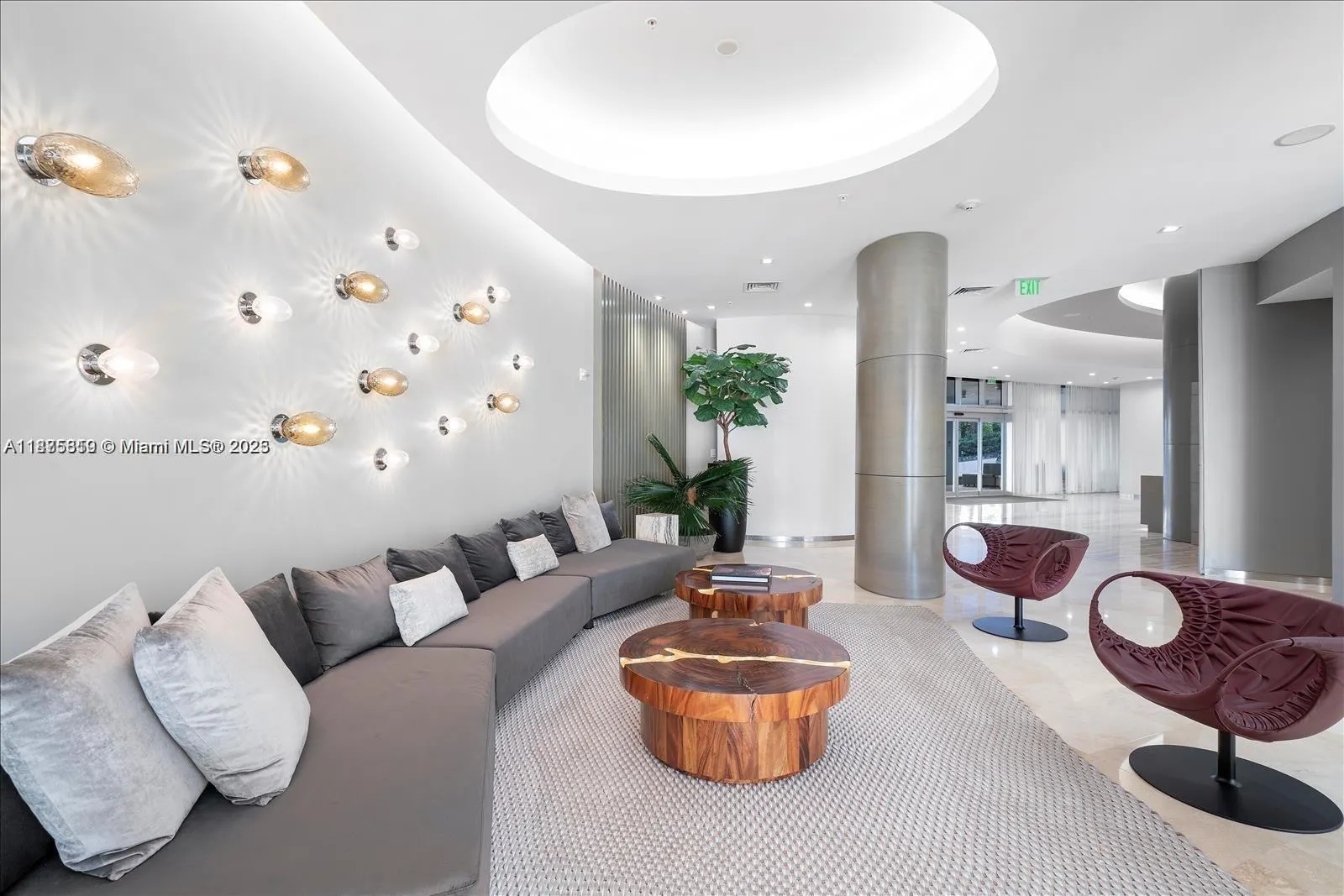 10275 Collins Ave, #526