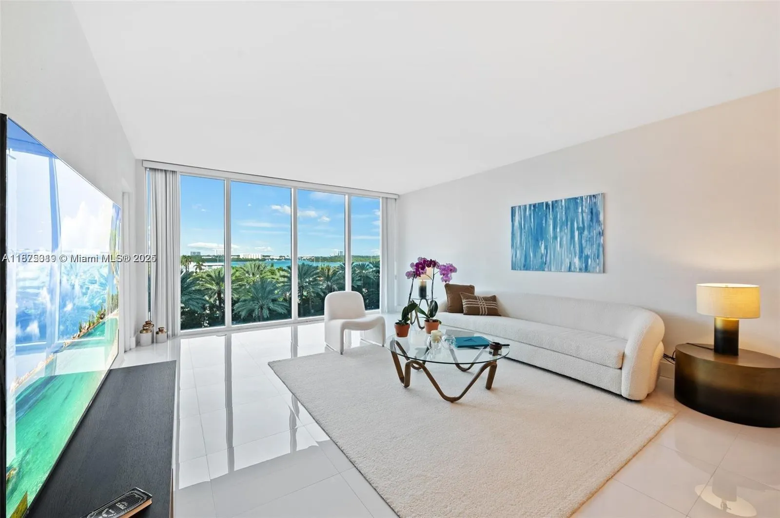 10275 Collins Ave, #526