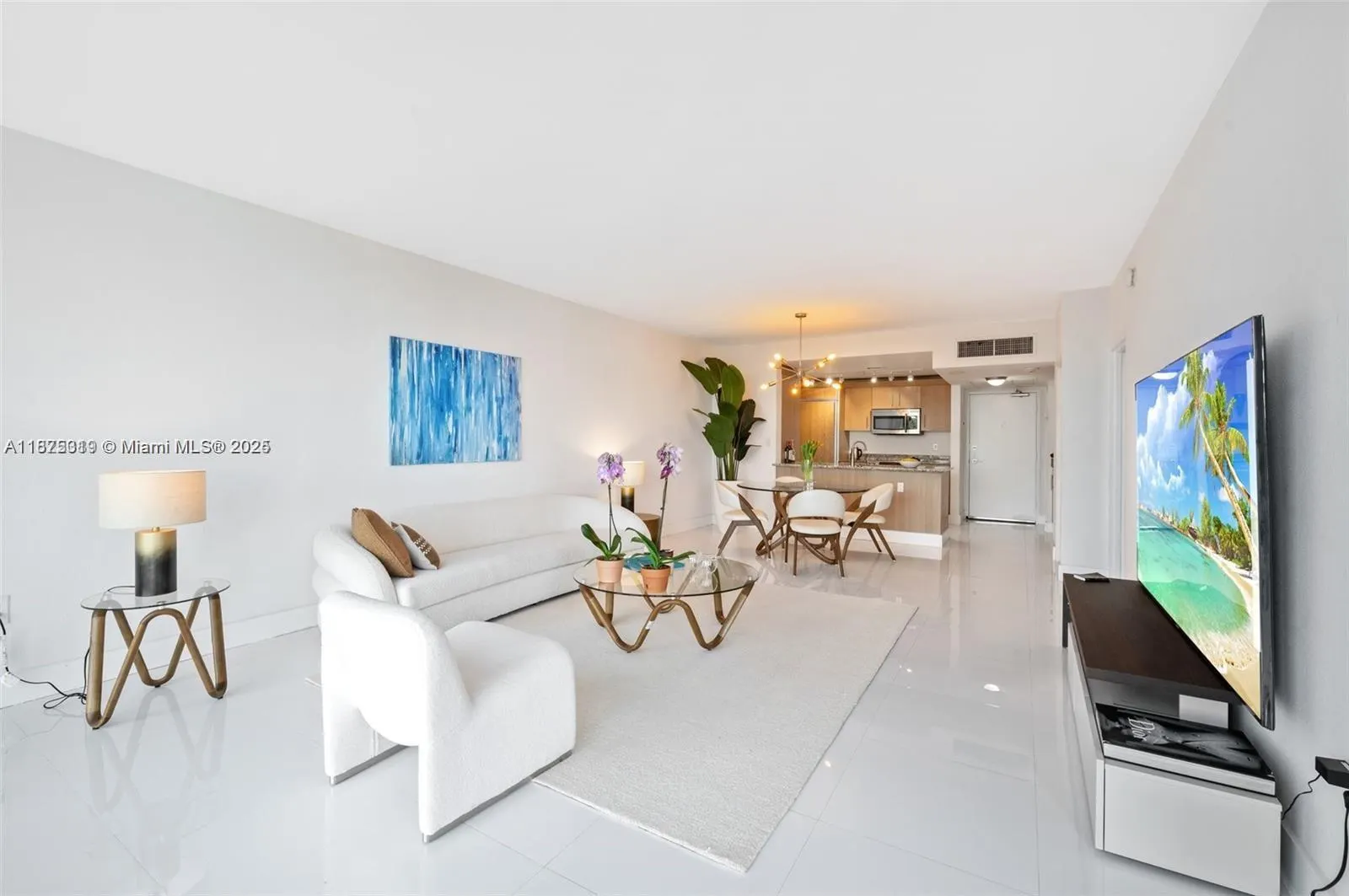 10275 Collins Ave, #526