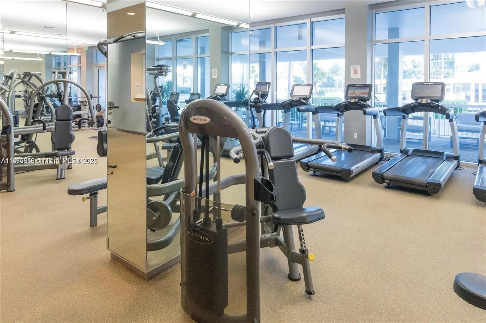 10275 Collins Ave, #526