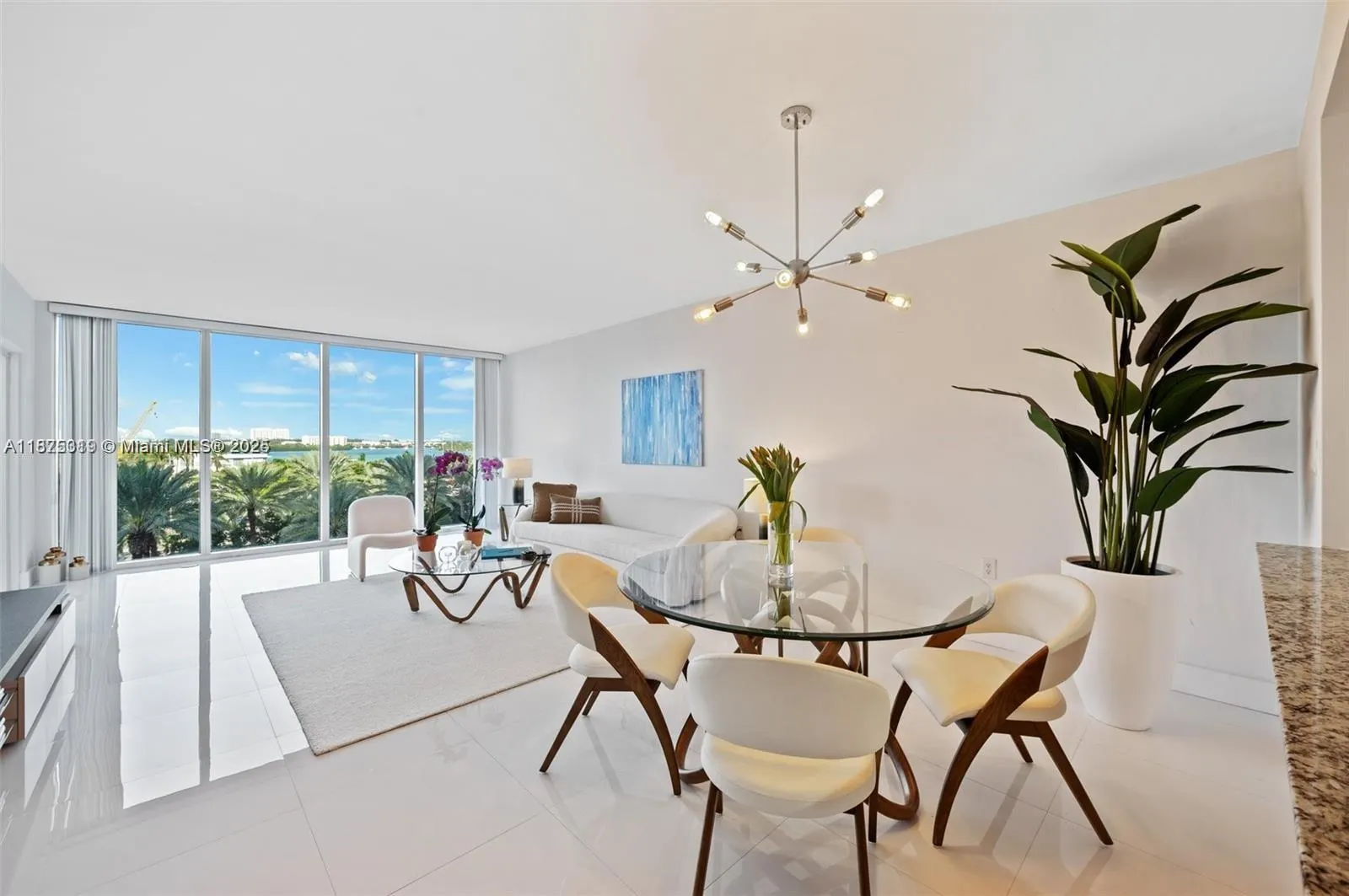 10275 Collins Ave, #526