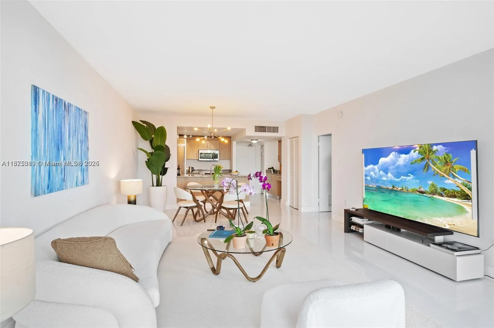 10275 Collins Ave, #526