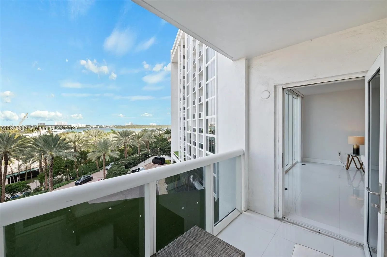 10275 Collins Ave, #526