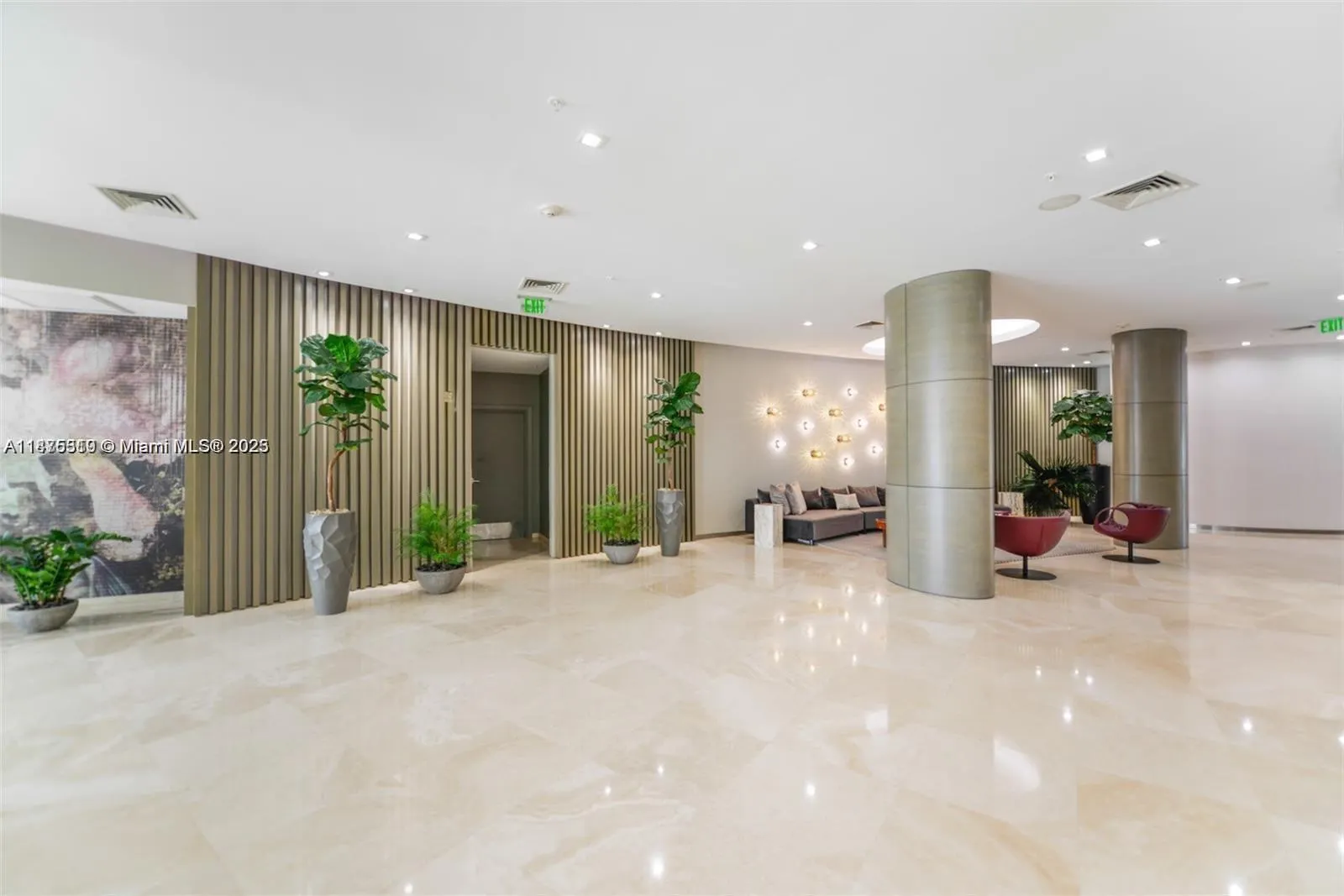 10275 Collins Ave, #526