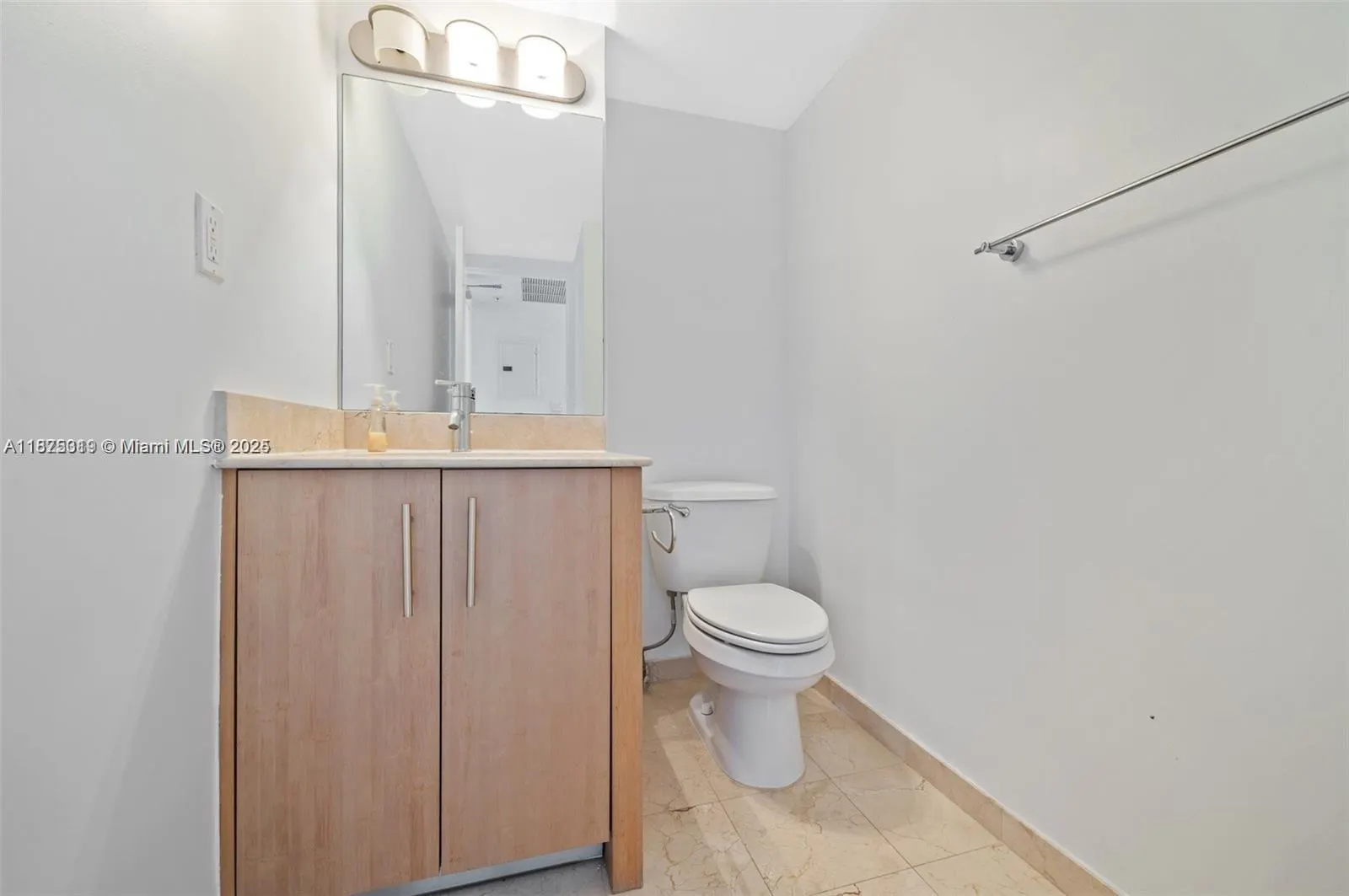 10275 Collins Ave, #526