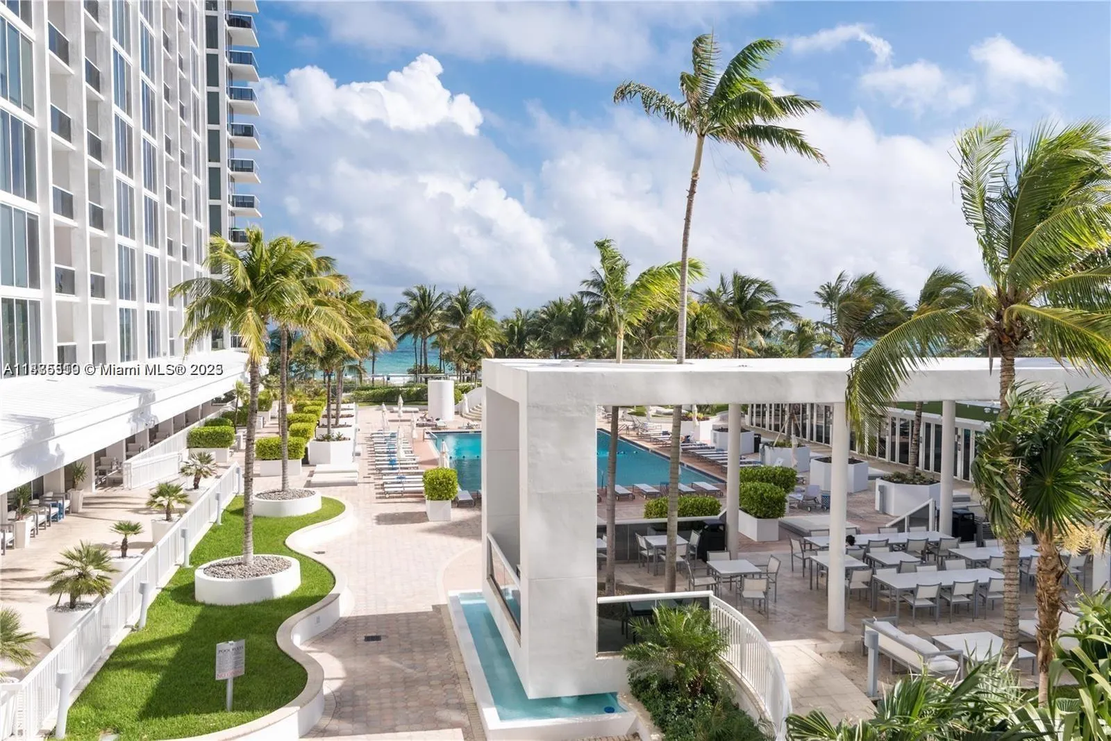 10275 Collins Ave, #526