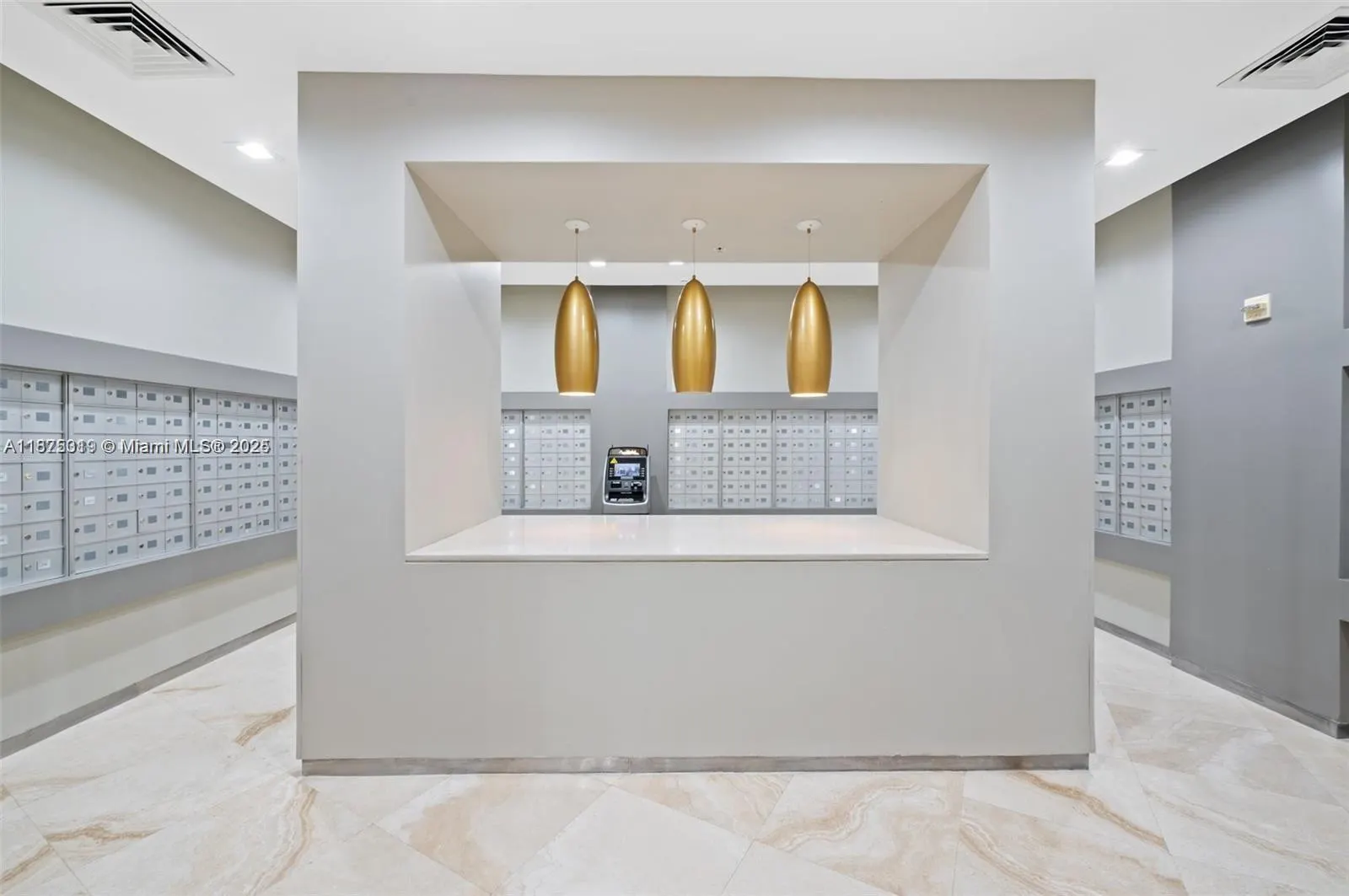 10275 Collins Ave, #526