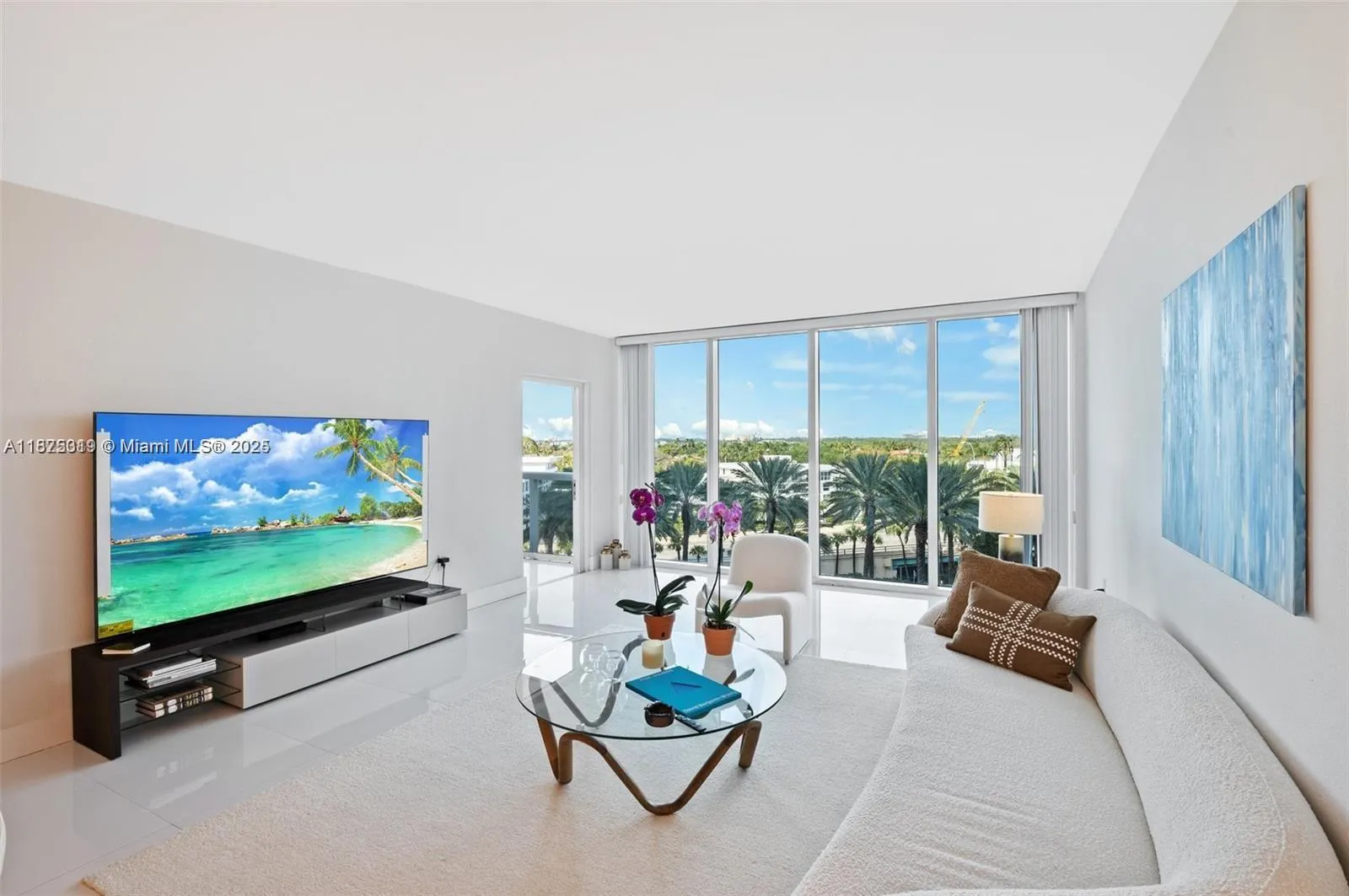 10275 Collins Ave, #526