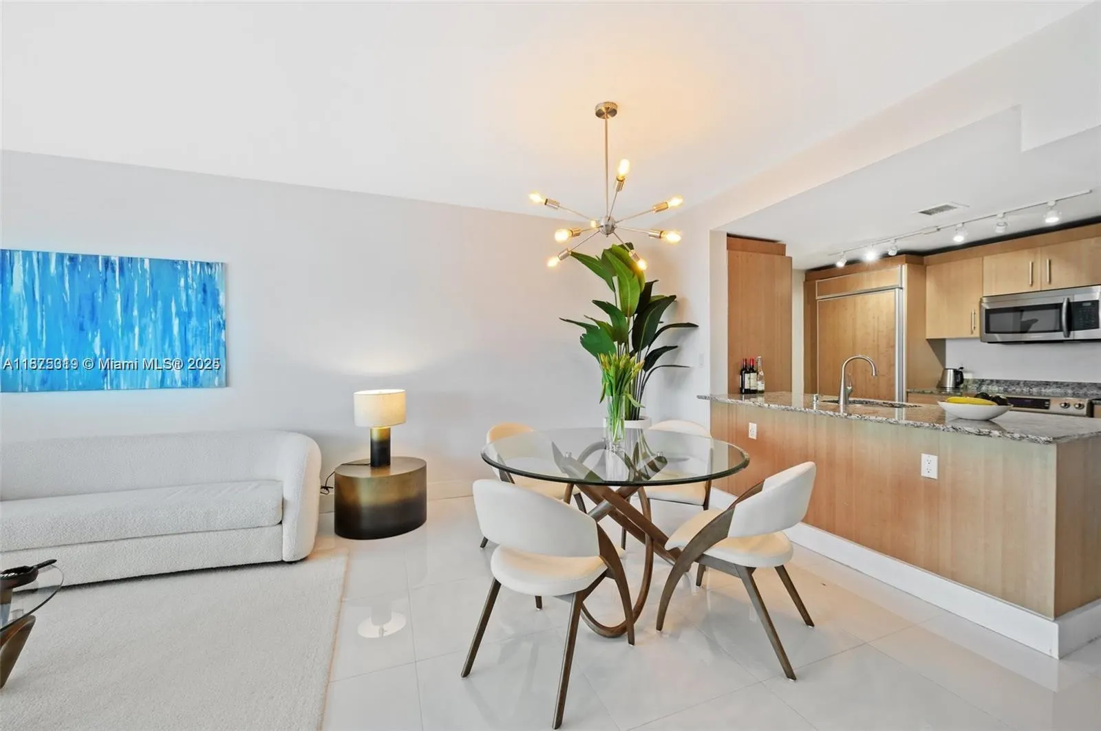 10275 Collins Ave, #526
