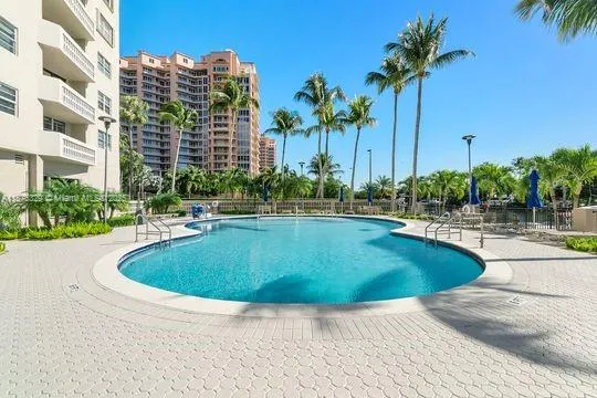 90 Edgewater Dr, #512