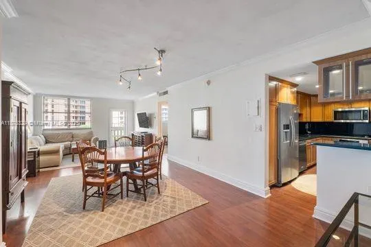 90 Edgewater Dr, #512