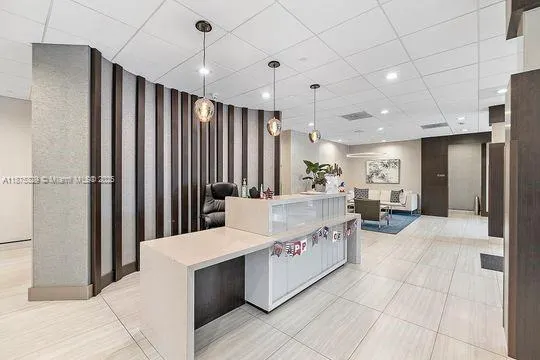 90 Edgewater Dr, #512