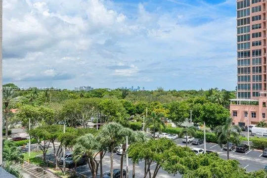 90 Edgewater Dr, #512