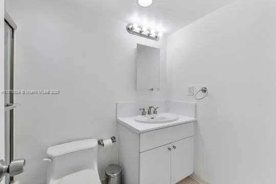 90 Edgewater Dr, #512