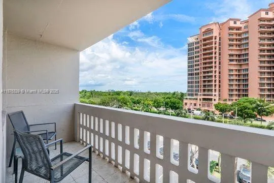 90 Edgewater Dr, #512