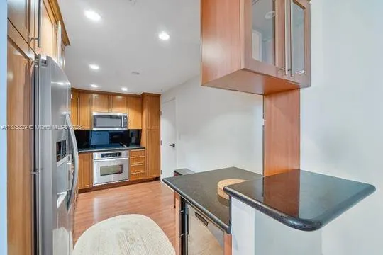 90 Edgewater Dr, #512