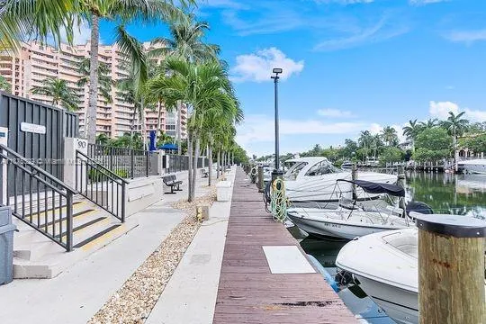90 Edgewater Dr, #512