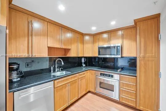 90 Edgewater Dr, #512