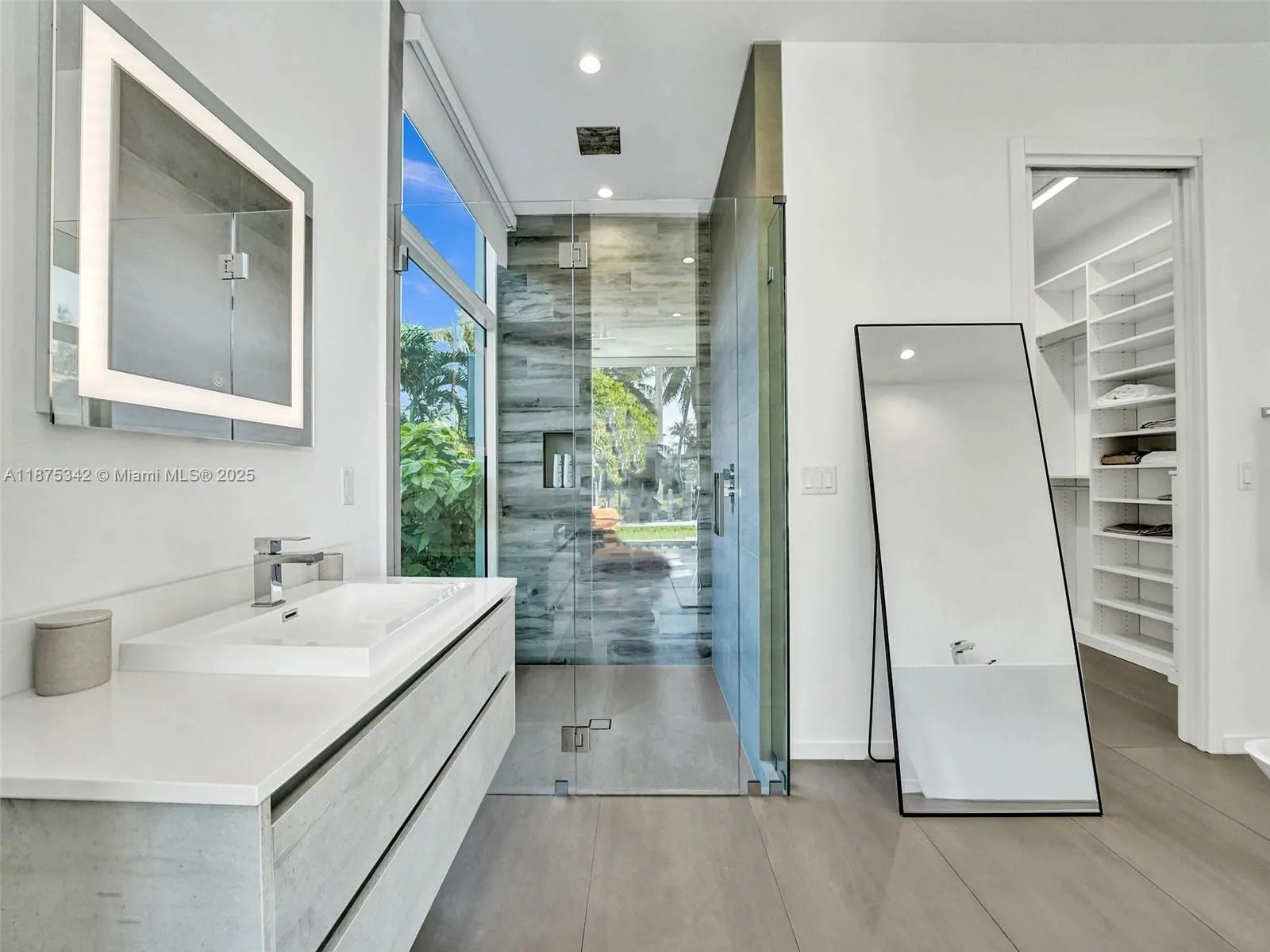 2217 NE 17th Ter