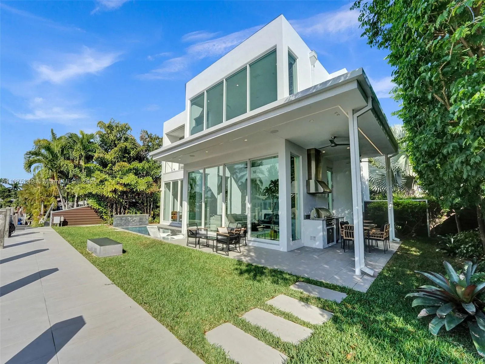 2217 NE 17th Ter