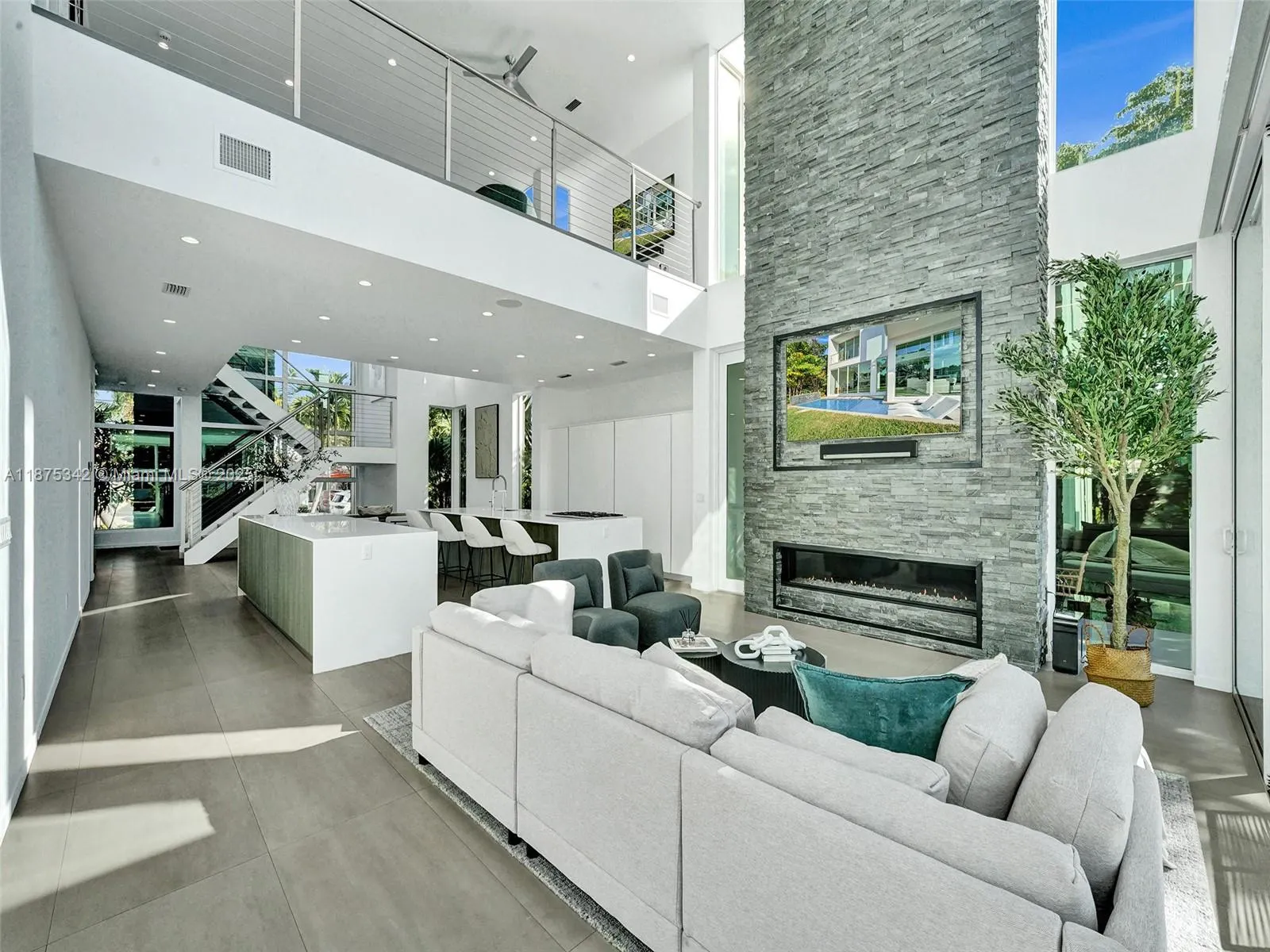 2217 NE 17th Ter