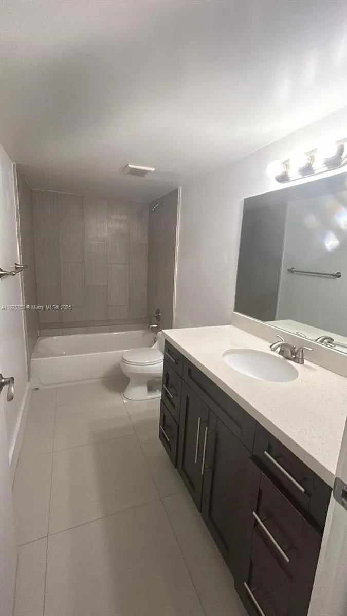 8363 Lake Dr, #403