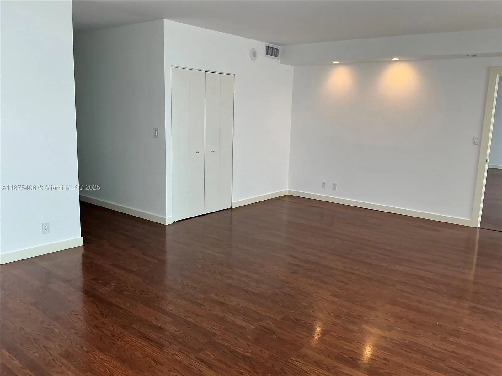 10155 Collins Ave, #303