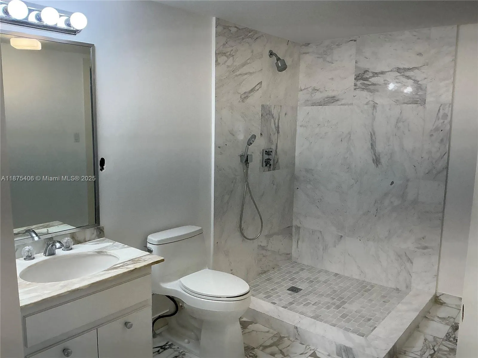10155 Collins Ave, #303