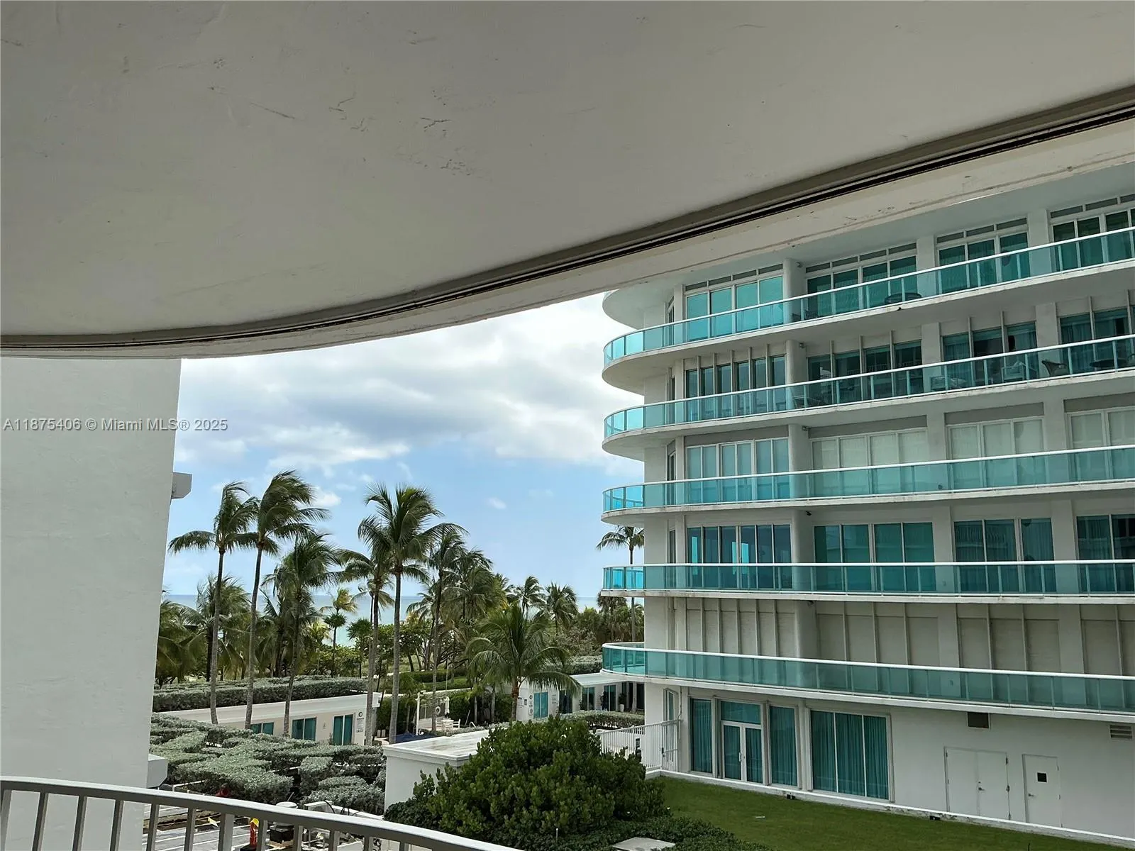 10155 Collins Ave, #303