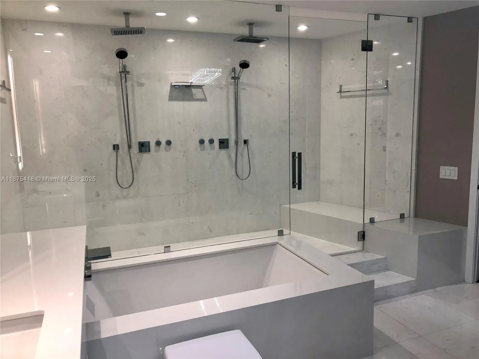 18555 Collins Ave, #2903