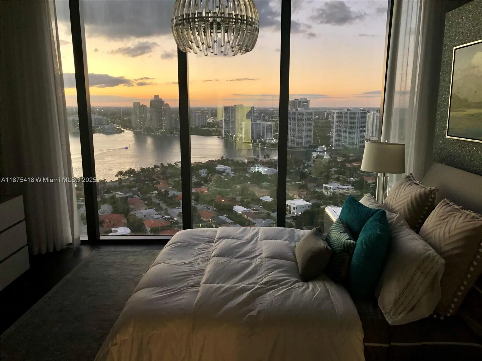 18555 Collins Ave, #2903