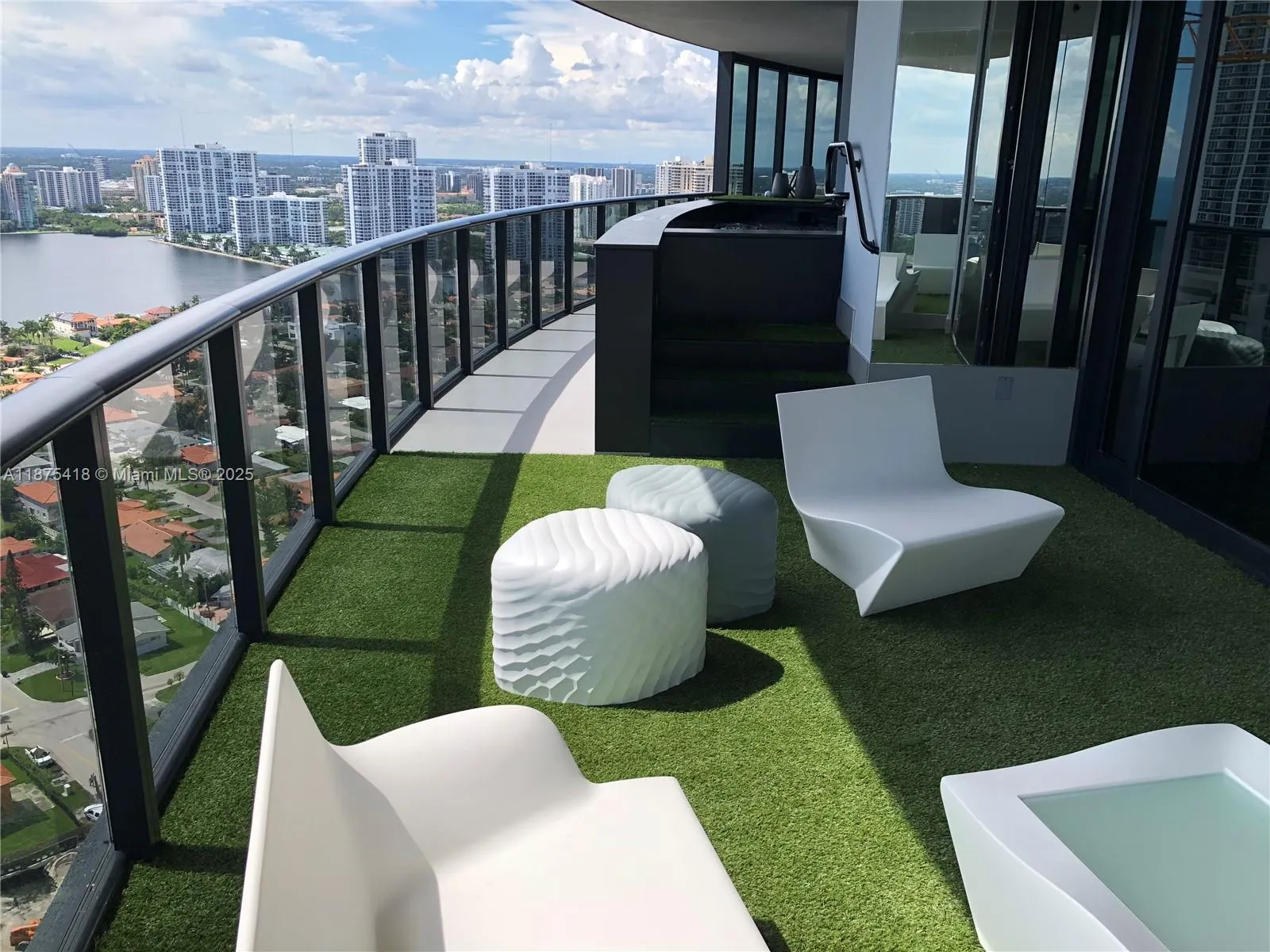 18555 Collins Ave, #2903