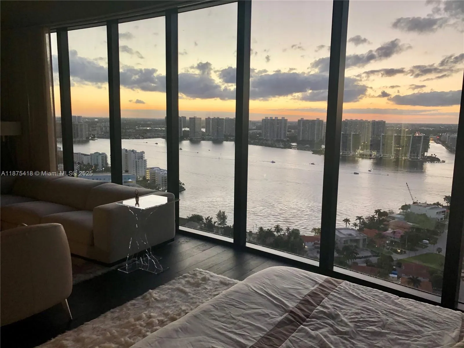 18555 Collins Ave, #2903
