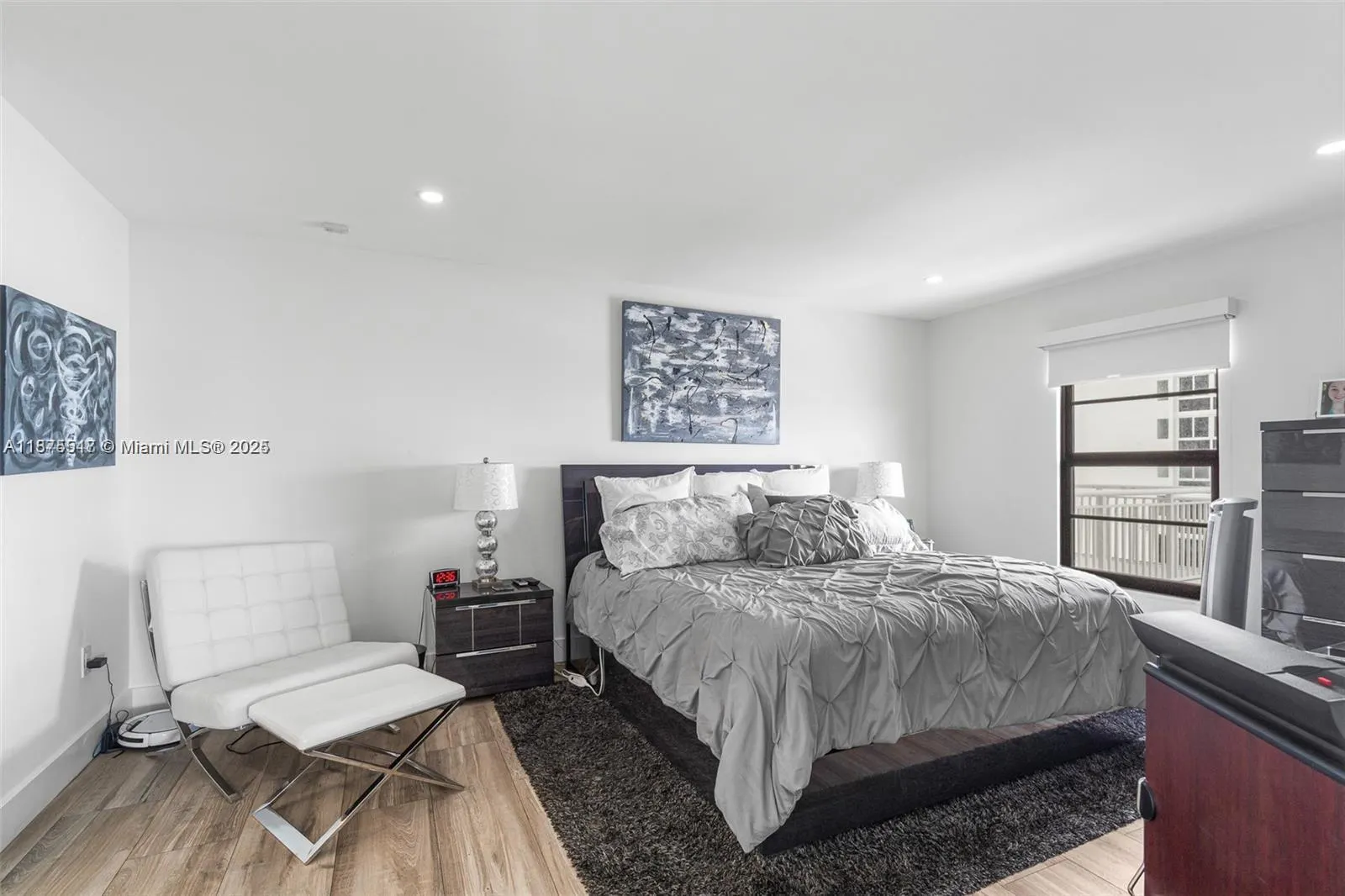 3100 NE 48th St, #312