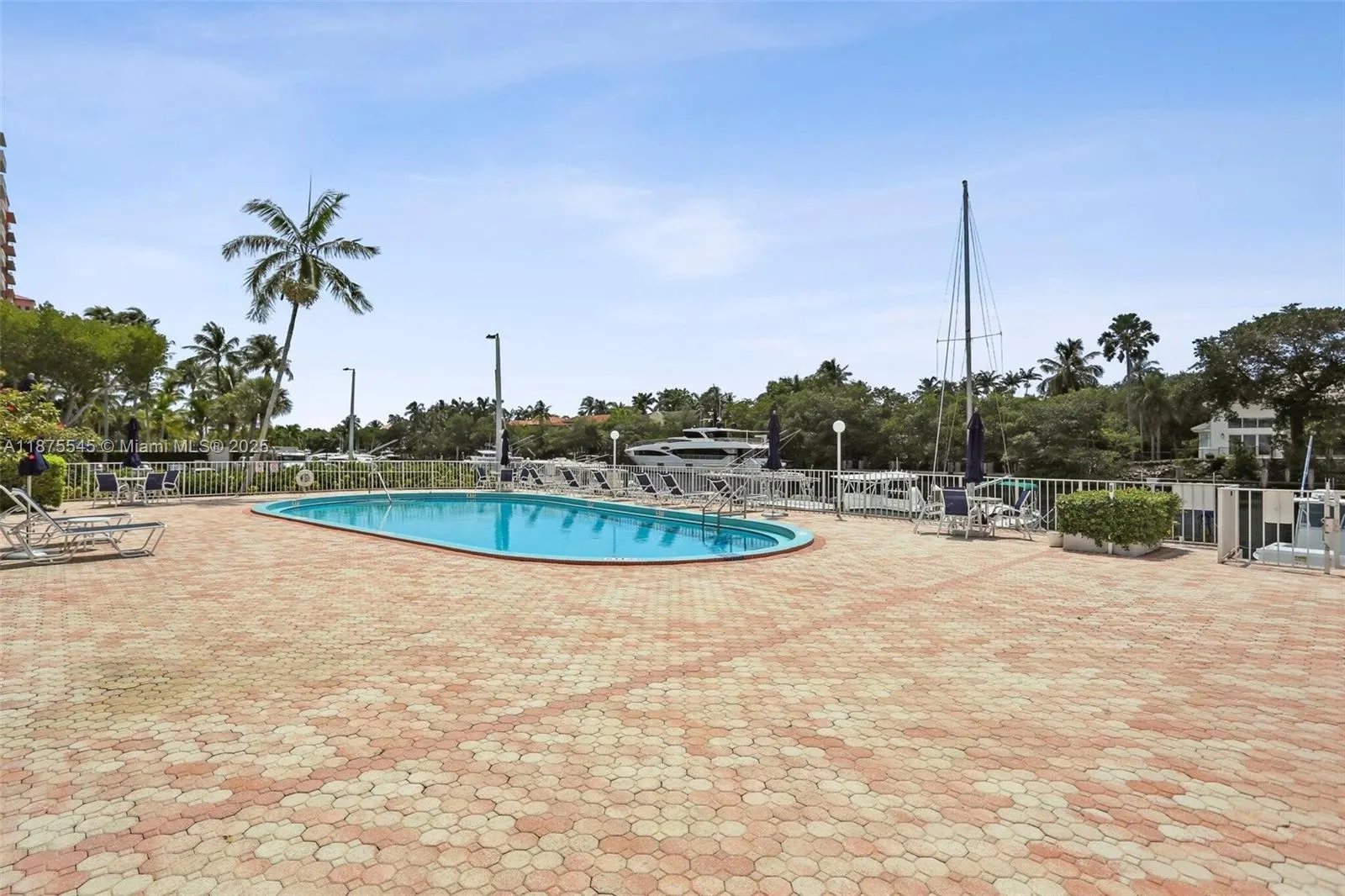 100 Edgewater Dr, #142