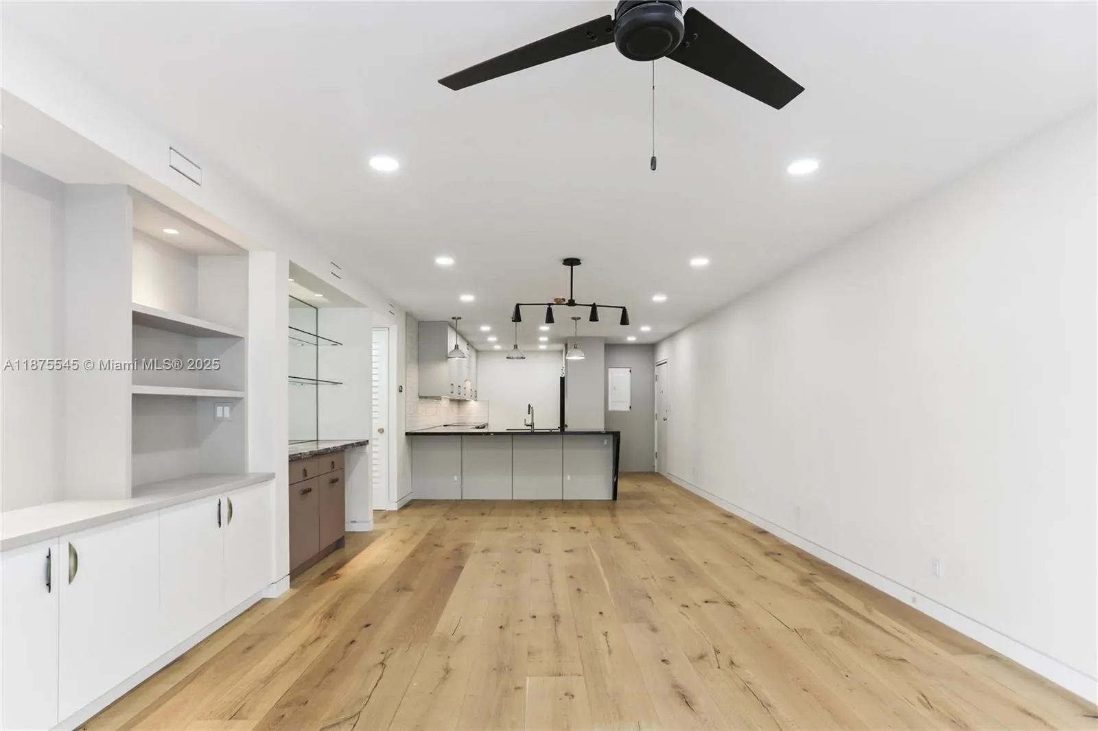 100 Edgewater Dr, #142