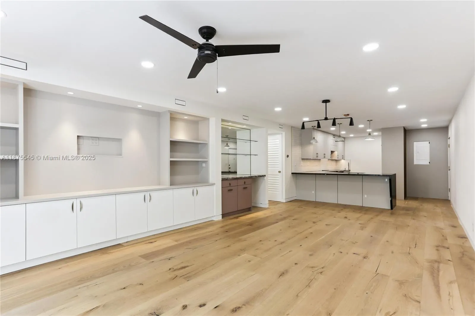 100 Edgewater Dr, #142